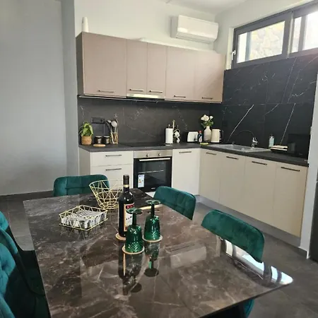 Thalori 1 アパート